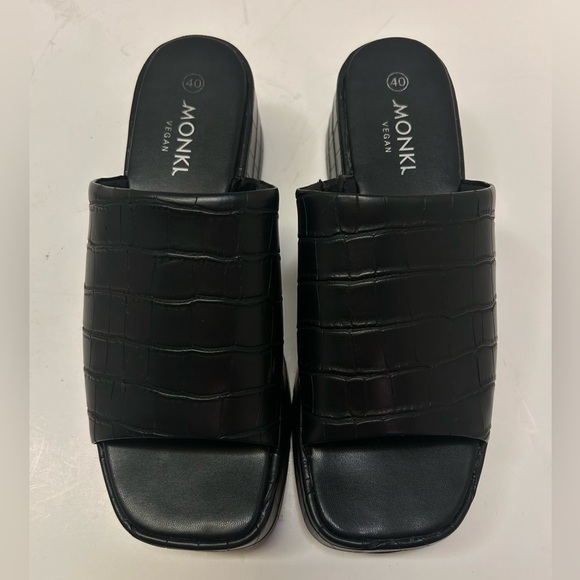 Monki Women’s Size 40 US 8.5 Black Vegan Leather Chunky Mule Faux Croc‎ Sandals - Picture 7 of 15